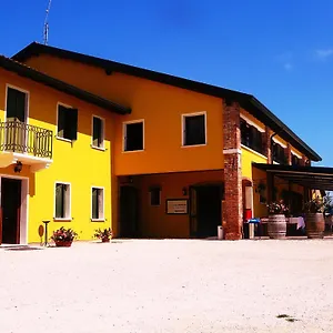 Casa di campagna Alloggi E Trattoria Agli Alberoni, Brussa