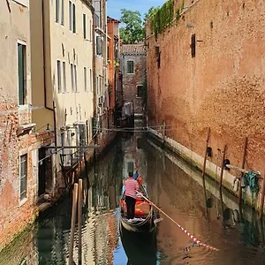 https://ca-venice-canal-view.hotelslidodijesolo.com